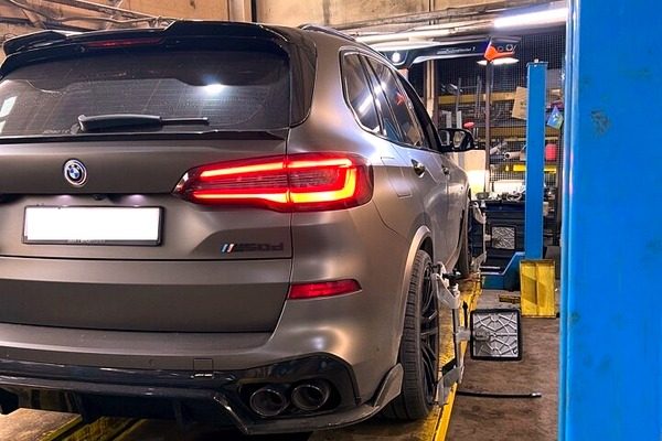 Сход-развал легкового автомобиля на стенде Армы